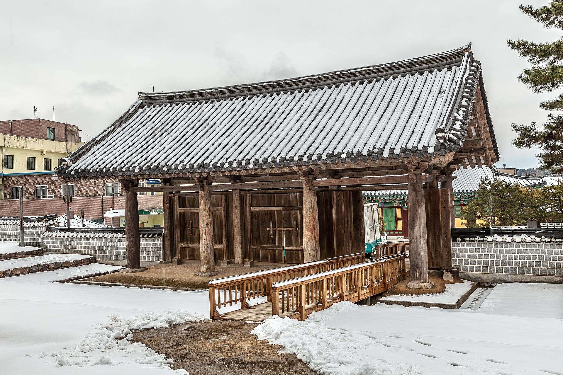 임영관삼문