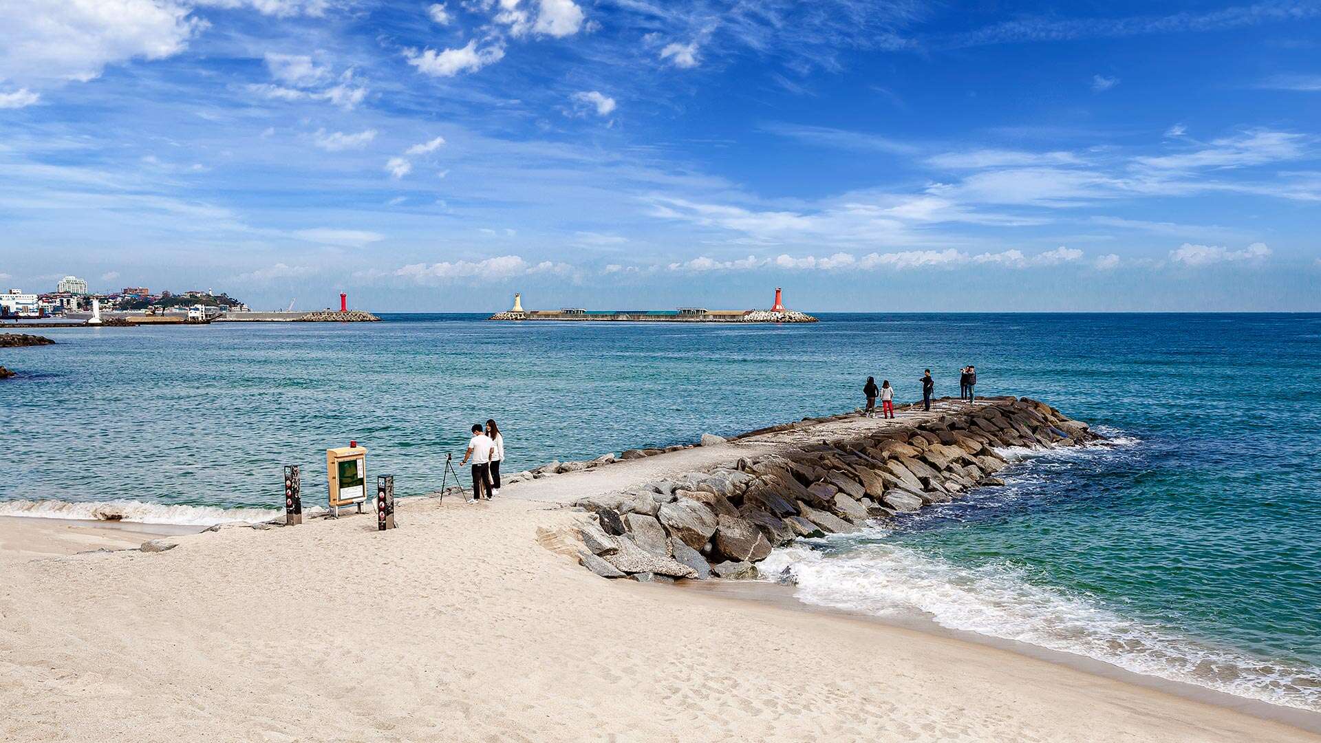 People enjoying the filming site of Guardian 04