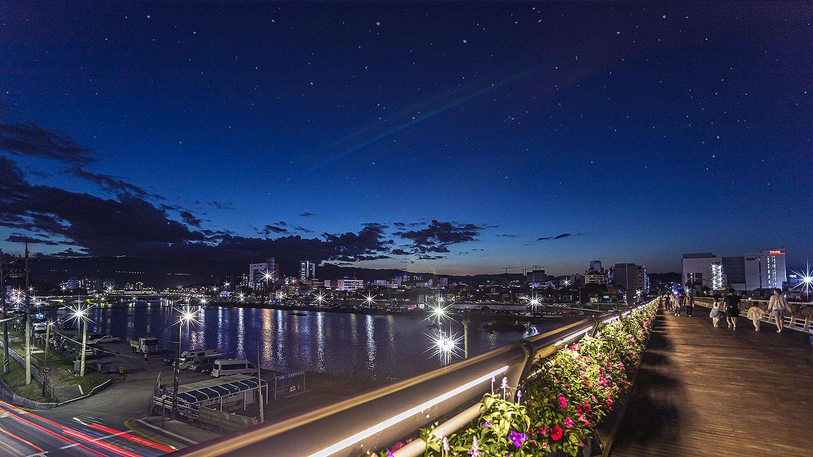 Wolhwa Bridge with sunset's Night is<br>More Beautiful Than Its Day