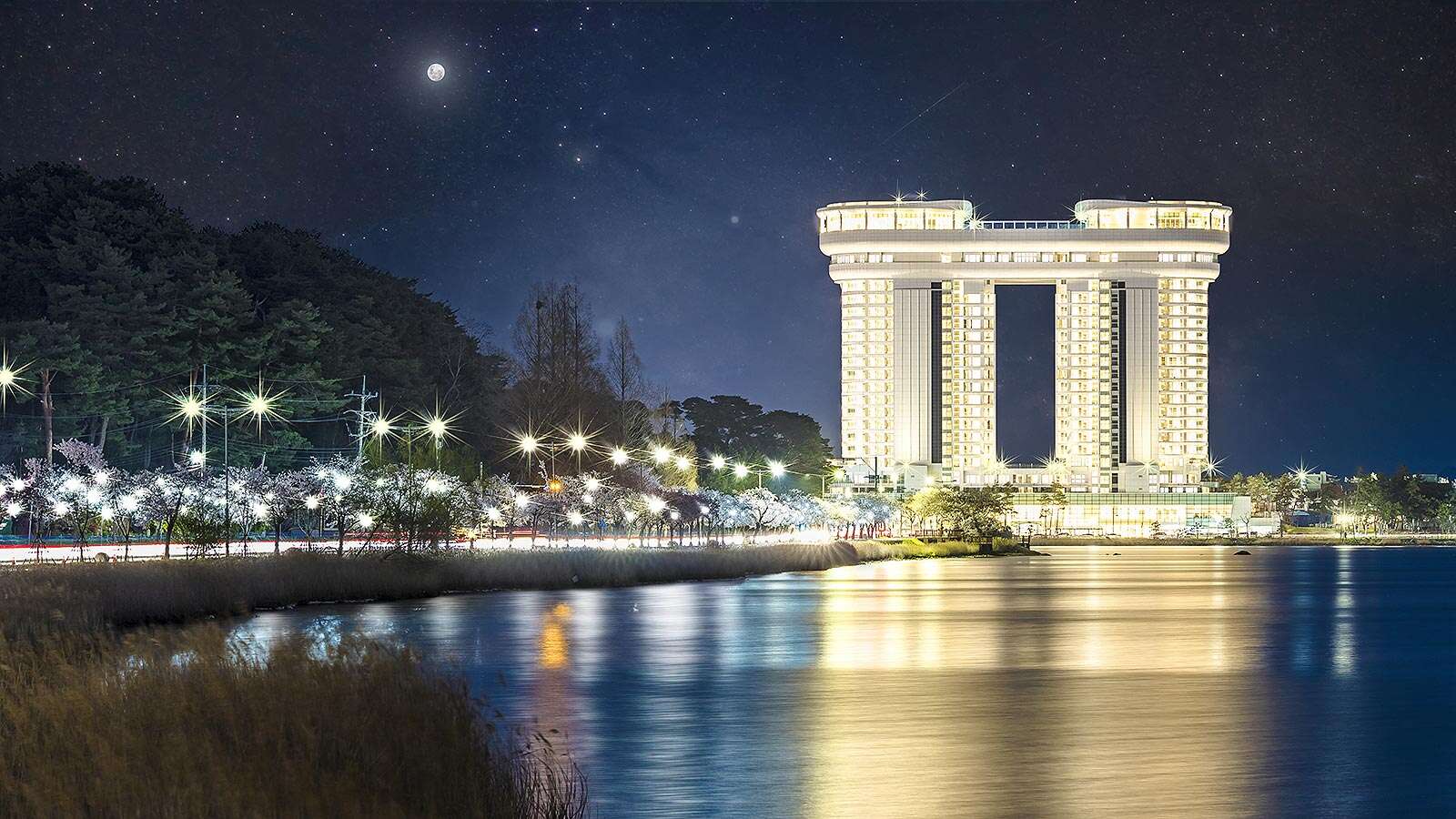 Gyeongpo Lake night view with cherry blossoms in bloom's Night is<br>More Beautiful Than Its Day