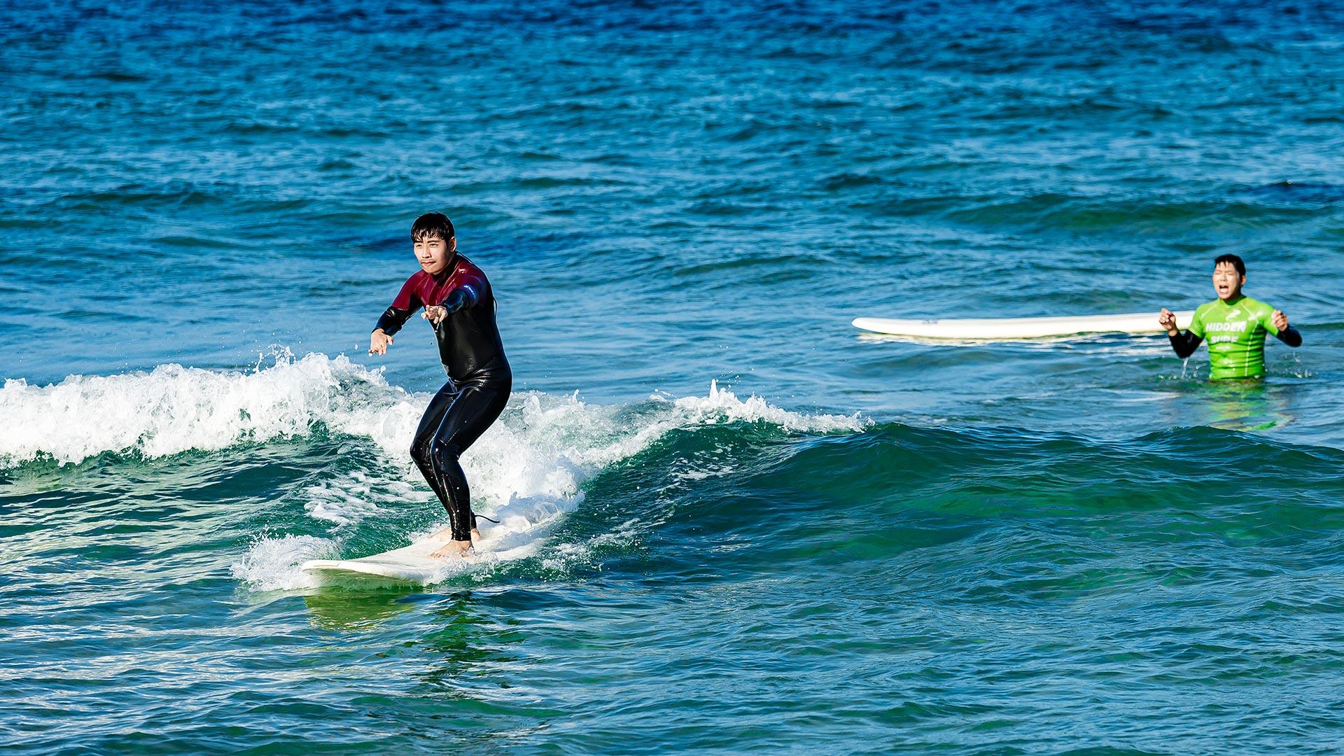 People taking surfing lessons 02