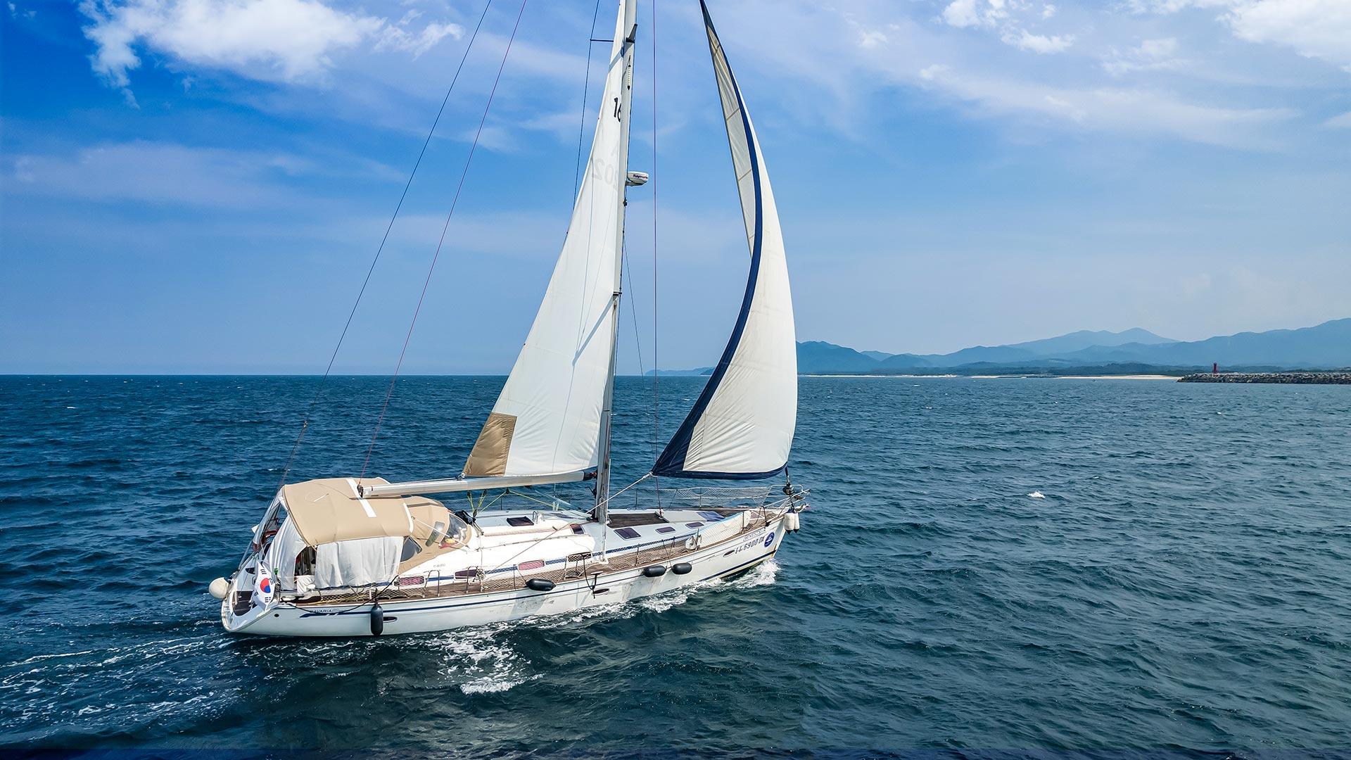 People who enjoy yachting 01