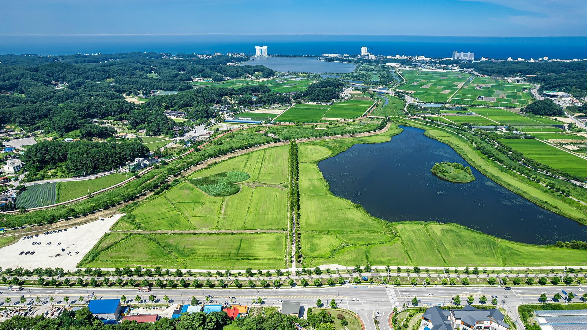 Panoramic view of Gyeongpo Ecological Reservoir from the sky 02