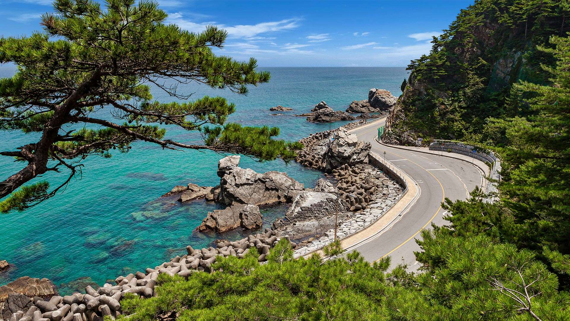 Heonhwa-ro coastal road with a view of the sea and rock formations 06