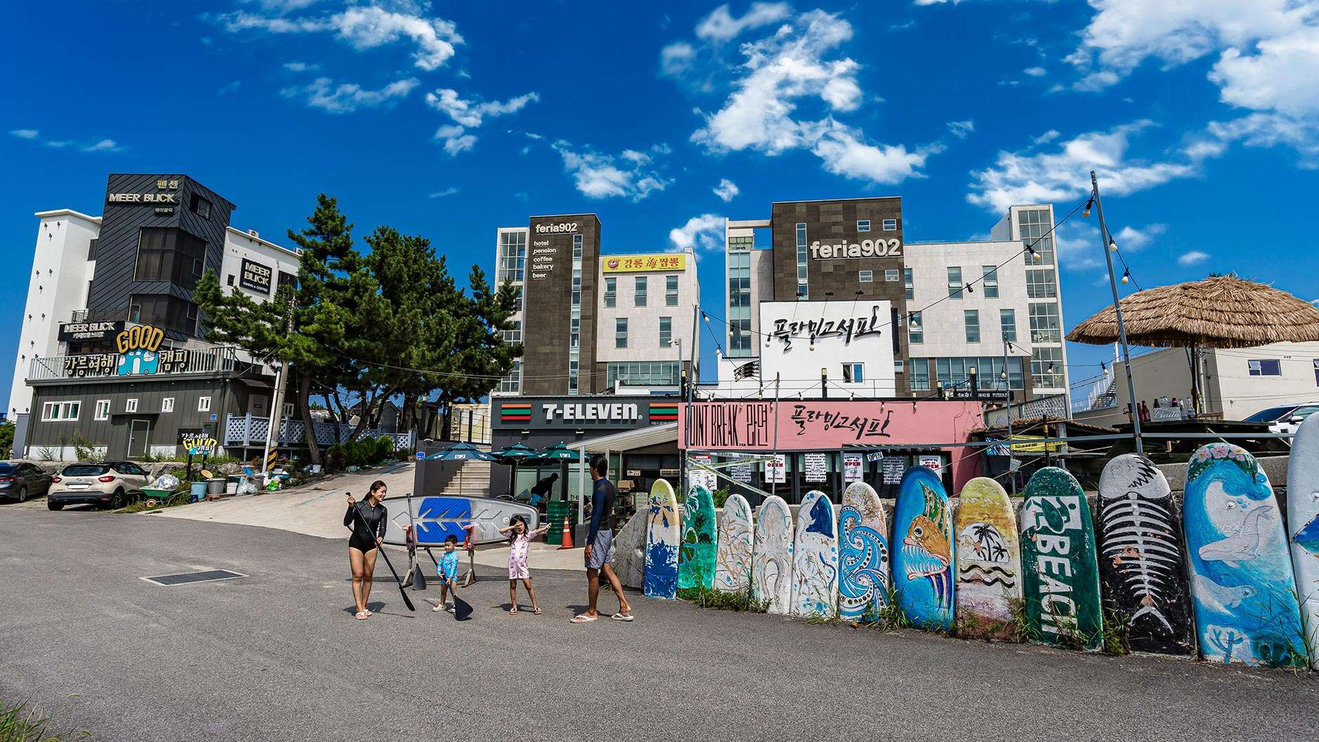 People getting ready to enjoy paddleboarding